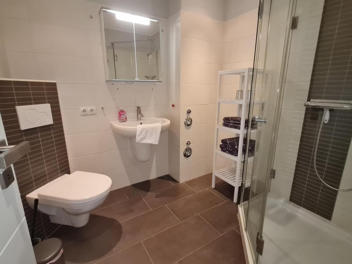 Wohnung Fleethörn - zentral, ruhig, mit Parkplatz und Balkon Kiel Exterior foto